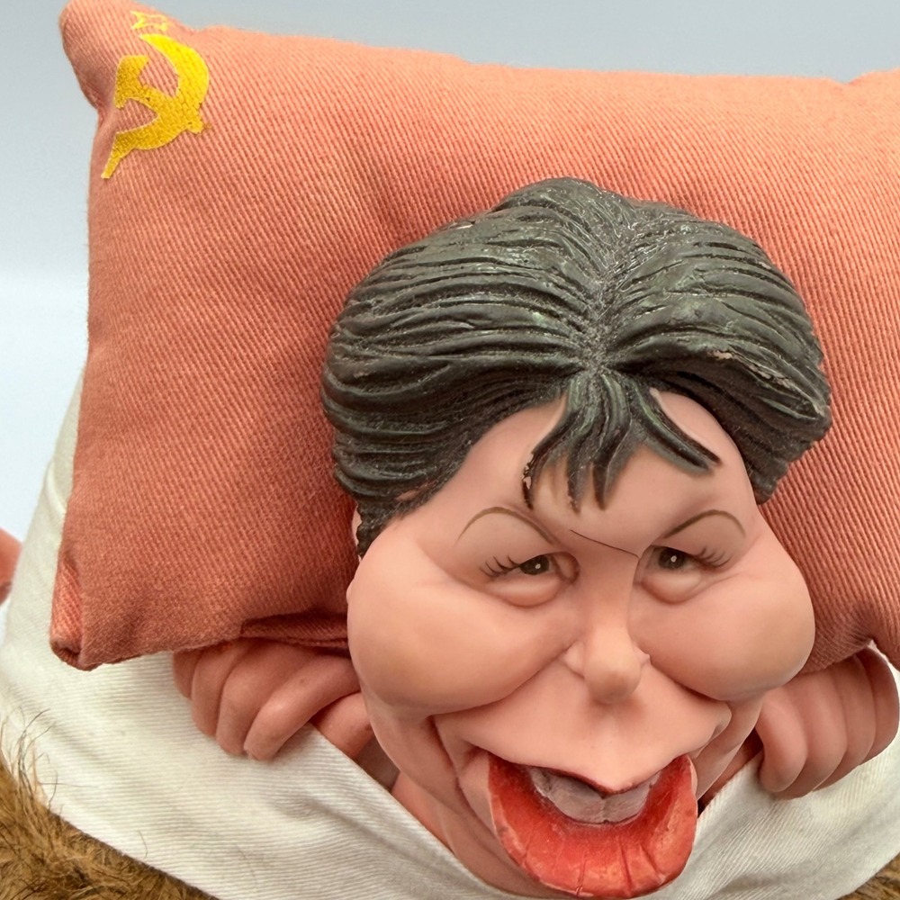 Vintage 1988 Spitting Image Mikhail Raisa Gorbachev Novelty Slippers Medium USSR - Picture 9 of 10